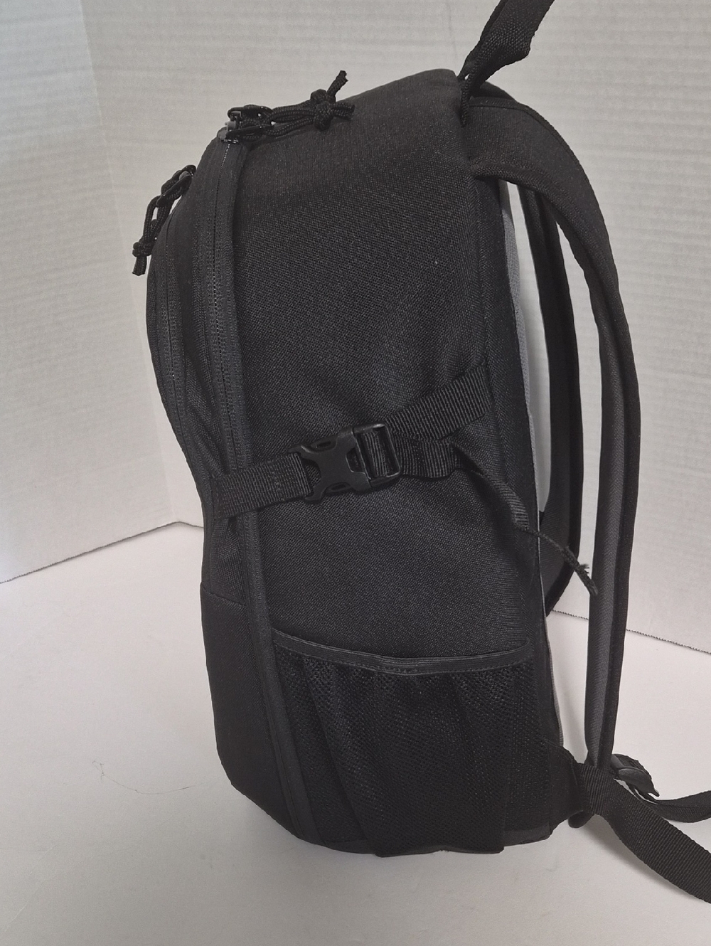 LowePro Tahoe BP 150. Lightweight Compact Camera Backpack (Black) Unisex - Picture 8 of 8